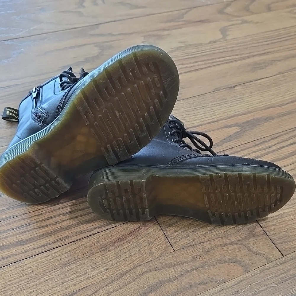 Black Insulated Dr. Martens Leather Lace-Up Boots - Picture 3 of 5